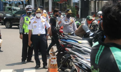 Rugikan Pengguna Jalan, Dua Parkir Liar di Jakarta Utara Ditertibkan