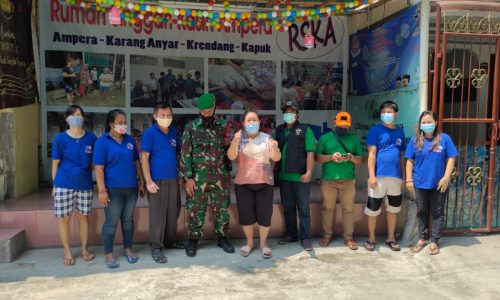 Kodim 05/02//ju bersama Yayasan Budha Zhuci bagikan Sembako ke Rumah Singgah Kasih Ampera(RSKA)
