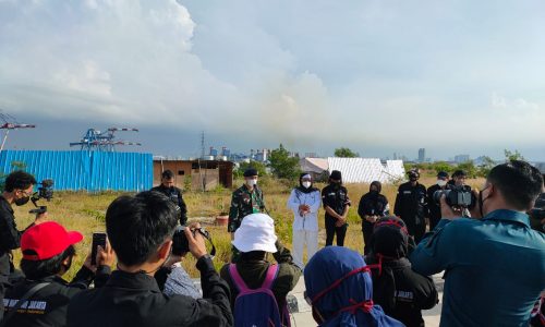 Puluhan Wartawan Tabur Bunga Untuk 53 Awak KRI Nanggala 402 Di Dermaga 3 LAMTAMAL
