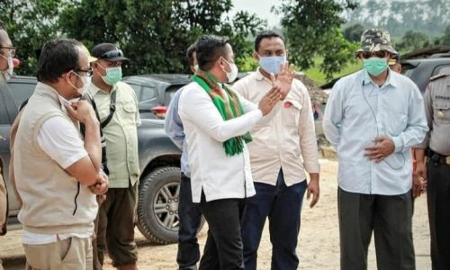 Bupati Pelalawan H. Zukri Tinjau Jalan Rusak Di Kecamatan Bunut