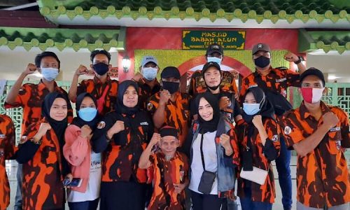 Ormas PP Ranting Papanggo Berbagi Takjil di Masji Babah Alun Warakas