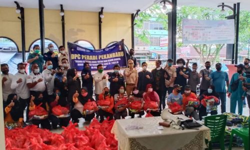 DPC PERADI Kota Pekanbaru Berbagi Sembako dan Santuni Anak Yatim