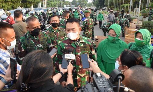 Kodam Jaya Berbagi Berkah di Bulan Ramdhan, dengan Membagikan 1500 Takjil