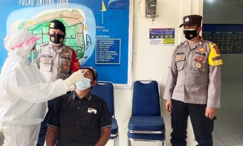 Swab Antigen kepada Warga Dilalukan oleh Polsek Kep Seribu Selatan