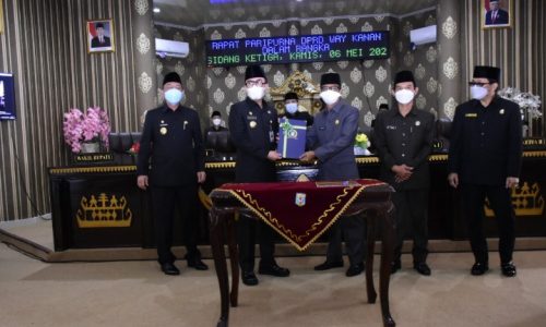 Bupati Way Kanan Hadiri Rapat Paripurna DPRD Way Kanan Sekaligus Serahkan Rekomendasi Lapora LKPJ Tahun 2020