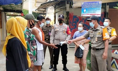 2.000 Masker Dibagikan Polres Kep Seribu di Delapan Pulau