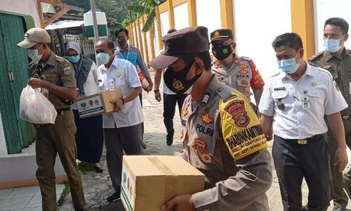 Polsek Kep Seribu Selatan  Cegah Penyebaran Covid-19 dengan Swab Antigen Mobile