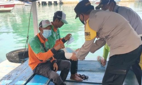 Polres Kep.Seribu Bagikan 2.100 Masker  Cegah Covid-19