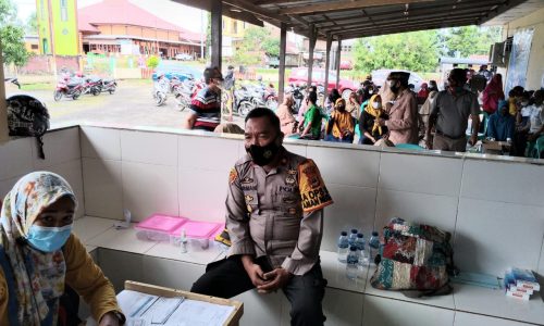 Sebanyak 200 Warga ikut Vaksinasi Covid-19 di Mapolsek Urban Pitumpanua Polres Wajo