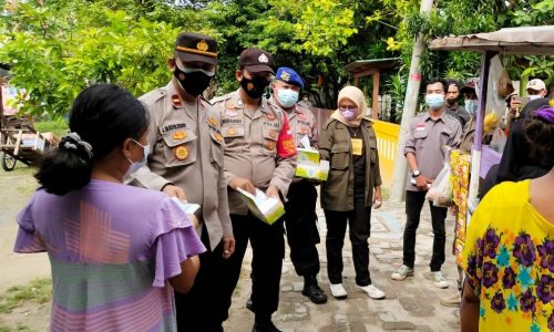 Polres Kep Seribu Bagikan 1.600 Masker dan Himbau Prokes Kesehatan