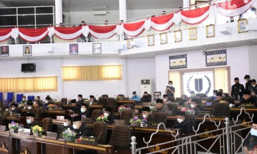 Bupati Way Kanan H. Raden Adipati Surya, S.H.,M.M Hadiri Rapat Paripurna DPRD