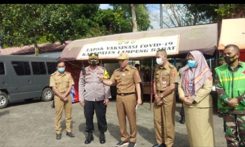 Bupati Lampung Barat Tinjau Lapak Vaksin Covid – 19 Di Pasar Liwa