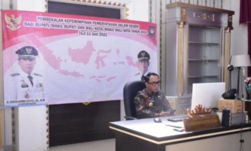 Bupati Way Kanan Ikuti Pembekalan Kepala Daerah Pemenang Pilkam 2021 Secara Virtual