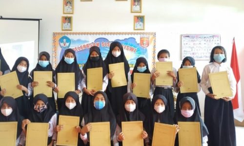 SDN 1 Sidomulyo Umumkan Hasil Kelulusan Serta Berikan Penghargaan Pada Siswa/Siswi Berprestasi