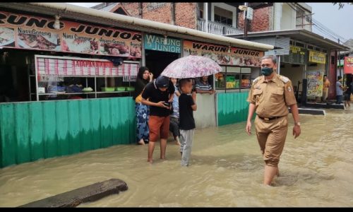 Tinjau Langsung Lokasi Banjir, Bupati Wajo Siapkan Solusi Dan Perbaikan Drainase