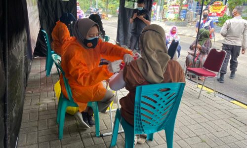 24 Warga  Divaksin dalam Giat Vaksin Presisi Polres Kep Seribu