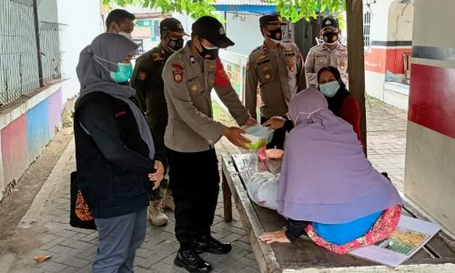 1.500 Masker Dibagikan Polres Kep Seribu Cegah Sebaran Covid-19