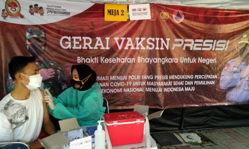 104 Warga Suntik Vaksin di Gerai Presisi Polres Kep Seribu