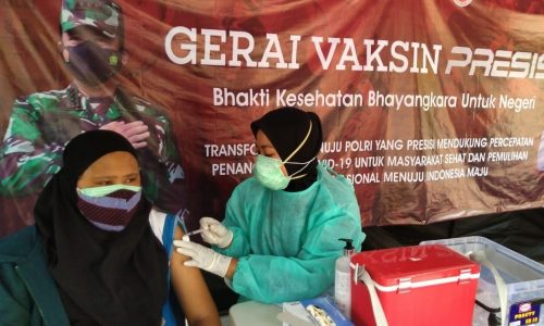 51 Warga Antusias. Jalani Suntik Vaksin di Gerai Vaksin Presisi Polres Kep Seribu