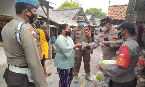Polres Kep Seribu Tetap Gigih dan Semangat Bagikan 1.700 Masker Demi Cegah Covid-19