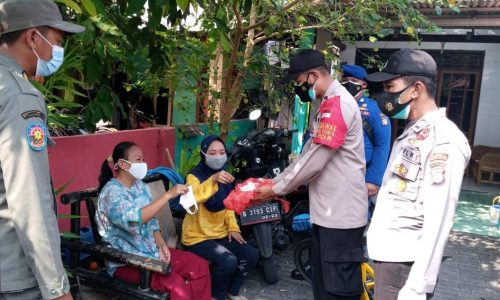 1.800 Masker Dibagikan Polres Kep Seribu Cegah Covid-19