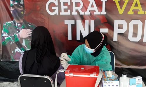 20 Warga, Hari Ini Jalani Suntik Vaksin di Gerai Vaksin Presisi Polres Kepulauan Seribu