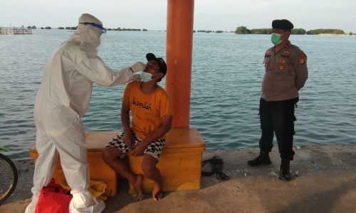 Jalur Swab Antigen Door to Door 12 Warga Pulau Lancang Kep Seribu Selatan, Semua Non Reaktif
