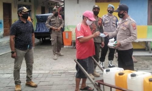 1.600 Masker Dibagikan Polres Kep Seribu dan Gencarkan Kampanye Bahaya Covid-19