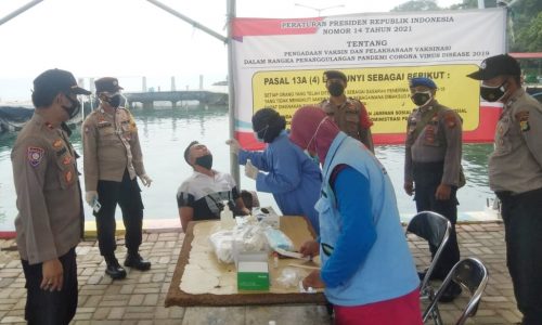 Polsek Kep Seribu Utara Terus Cegah Covid-19 dengan Testing Swab Antigen 12 Pendatang