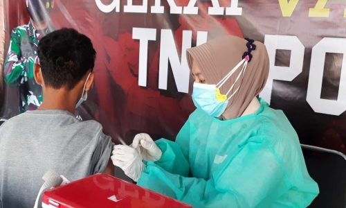 42 Warga Jalani Suntik Vaksin di Gerai Vaksin Presisi Polres Kep Seribu