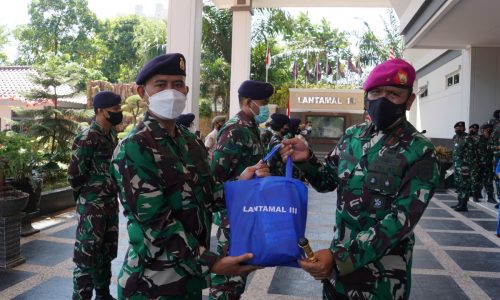 Para Tenaga Kesehatan Lelah, Danlantamal III Pasok Vitamin dan Madu