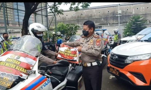 Polres Metro Bekasi Lepas Pemberangkatan Pembagian Paket Sembako Untuk Warga Bekasi