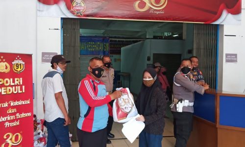 Gebrak Vaksinasi Merdeka Masih Berlangsung Di Satpas SIM 1221 Pasar Segar Depok