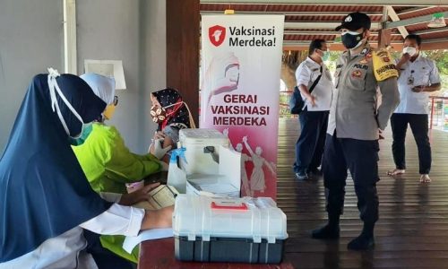 454 Warga di Sembilan Pulau Pemukiman Jalani Suntik di Gelaran Vaksinasi Merdeka Covid-19 Polres Kep Seribu