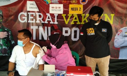 Demi Vaksin Dosis Kedua, Warga Datangi dan Suntik Vaksin di Gerai Vaksin Presisi Polres Kep Seribu