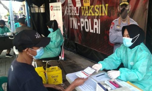 Vaksin Dosis Kedua, Warga Datangi dan Suntik Vaksin di Gerai Vaksin Presisi Polres Kep Seribu