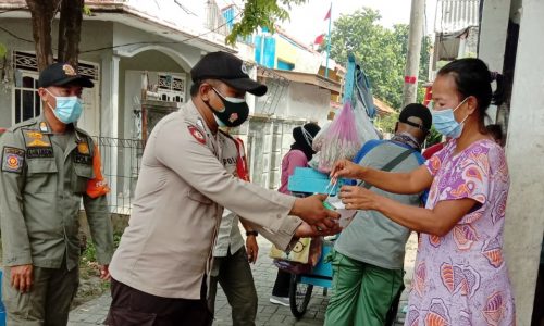 Bagikan Masker, Polres Kep Seribu Himbau dan Edukasi Warga Terkait ProKes