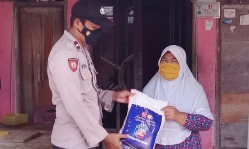 KK Warga Terdampak Covid-19 di 4 Pulau Hari ini Dapat Bansos dari Polres Kep Seribu