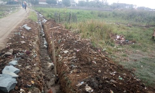 Tanggul Penahan Tanah Di Desa Rengasdengklok Selatan dikeluhkan warga setempat.