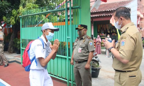 Walikota Jakut Pastikan Prokes Dijalankan pada PTM Hari Pertama