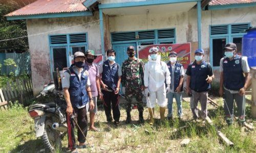 Satags Yonif 144/JY Kembali Lakukan Penyemprotan Disinfektan Di Desa Senunuk