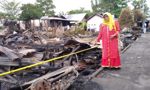 Sembilan Rumah Penduduk Terbakar di Singkawang, Walikota Prihatin dan Beri Bantuan