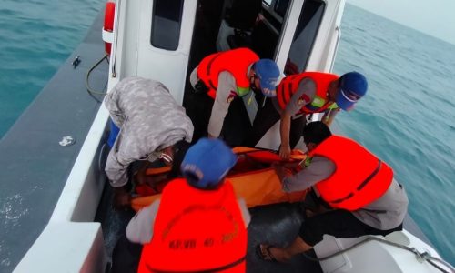Kapal Nelayan Terbalik di Perairan Pulau Damar, Satpolair Polres Kep Seribu Temukan 1 Korban Meninggal