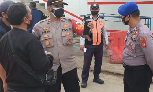 Himbau ProKes dan Cek Sertifikat Vaksin, Polres Kep Seribu Cegah Sebaran Covid-19