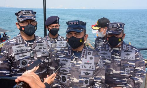 Gelar Serbuan Vaksinasi Bagi Nelayan di Perairan dan Pesisir Teluk Jakarta TNI AL Kerahkan KRI POLLUX-935