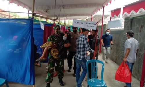 Peran Babinsa Koramil 0825/01 Banyuwangi di Wilayah Dalam Upaya Mensukseskan Vaksinasi Covid-19