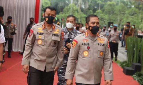 Kapolda Banten Dampingi Giat Bakti Sosial Alumni AKABRI 89 Di Alun alun