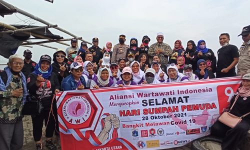 Peringati Hari Sumpah Pemuda ke 93 Tahun, Aliansi Wartawati Indonesia (AWI) Tanam Pohon dan Bersih Pantai