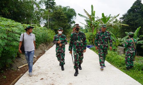 *Gerilya Vaksinasi Korem 061/SK Sasar Kampung dan Kebun Warga*