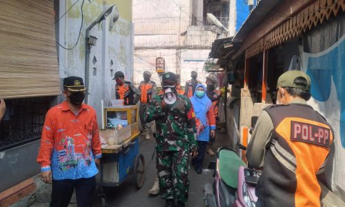 Upaya Jemput Bola Babinsa 05 dan Tiga Pilar Tanah Abang Wujudkan Program Serbuan Vaksinasi Nasional